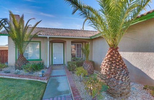 Victorville House | 146 m² House ∙ 3 bedrooms ∙ 6 guests