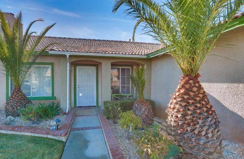 Victorville House | 147 m² House ∙ 3 bedrooms ∙ 6 guests