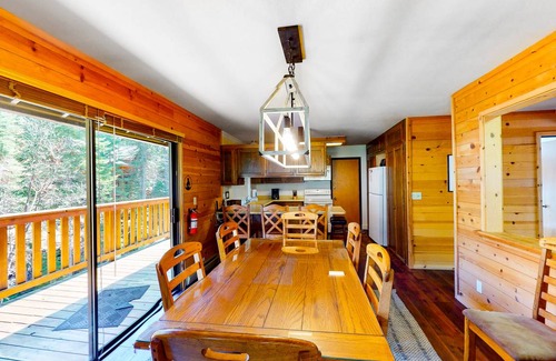 Fish Camp Cabin | 149 m² Cabin ∙ 3 bedrooms ∙ 10 guests