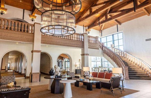 Oxnard Shores Hotel | 149 m² Hotel ∙ 2 bedrooms ∙ 127 guests