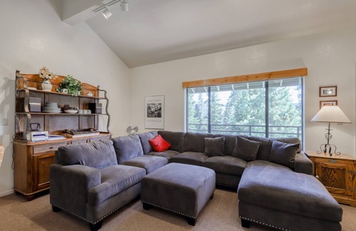 Lakeshore Condo | 153 m² Condo ∙ 3 bedrooms ∙ 9 guests