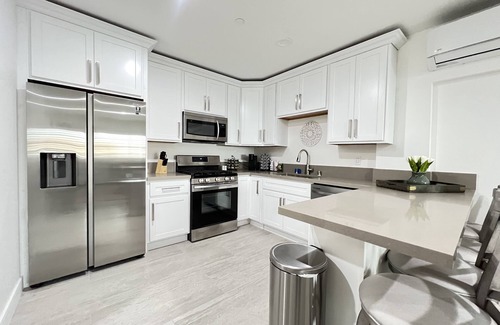 Santa Ana Apartment | ❤ 15min→Disneyland❤10min→Airport❤Parking❤ HBO Max❤