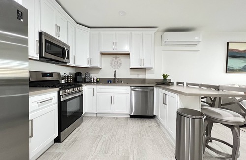 Santa Ana Apartment | ❤ 15min→Disneyland❤10min→Airport❤Parking❤ HBO Max❤