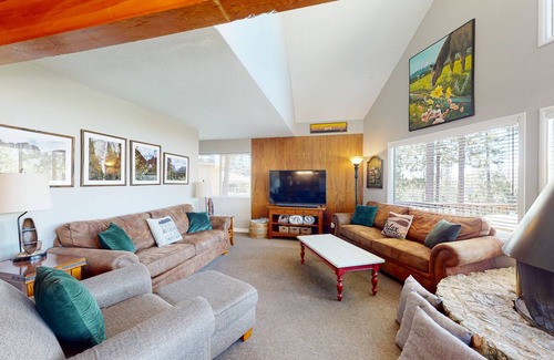Bass Lake Cabin | 164 m² Cabin ∙ 7 bedrooms ∙ 16 guests