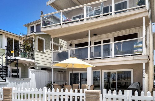 Balboa Peninsula Apartment | 167 m² Apartment ∙ 4 bedrooms ∙ 10 guests