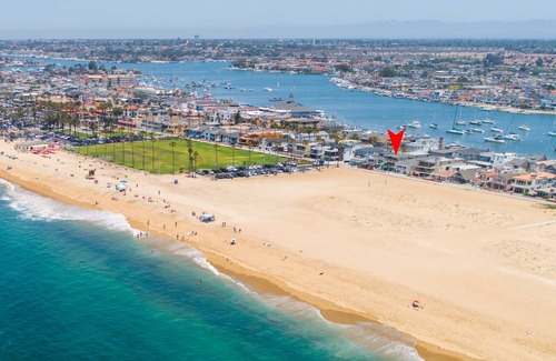 Balboa Peninsula Apartment | 167 m² Apartment ∙ 4 bedrooms ∙ 10 guests