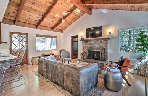Crestline House | 167 m² House ∙ 3 bedrooms ∙ 8 guests