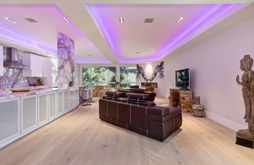 Beverly Hills Condo | 169 m² Condo ∙ 2 bedrooms ∙ 4 guests