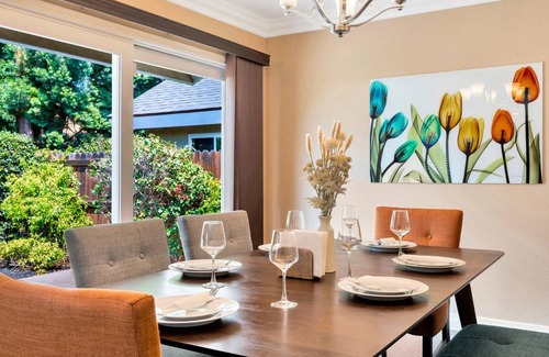 Tustin House | 169 m² House ∙ 3 bedrooms ∙ 6 guests