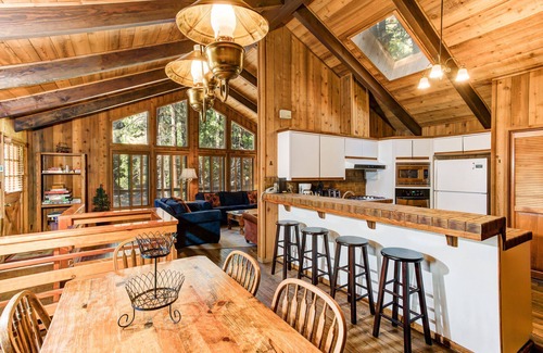 North Wawona Cabin | (17B) Tyler's Timber Lodge at The Redwoods In Yosemite