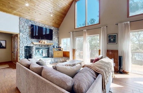 Upper Moonridge House | 180 m² House ∙ 4 bedrooms ∙ 8 guests