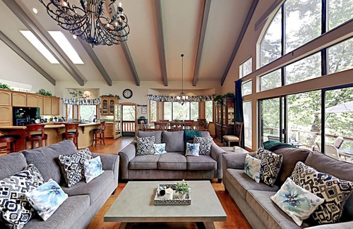 Cedar Glen House | 181 m² House ∙ 2 bedrooms ∙ 6 guests