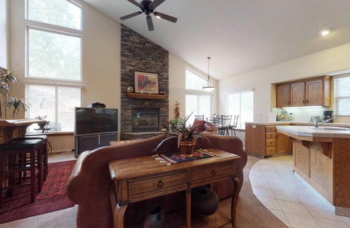 Granite Ridge House | 186 m² House ∙ 3 bedrooms ∙ 6 guests