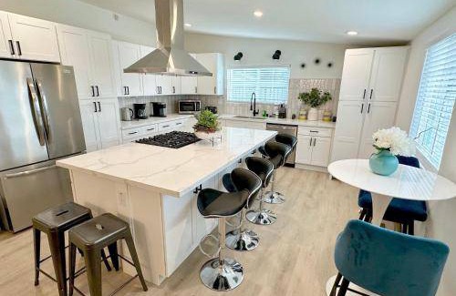 Anaheim Resort House | 186 m² House ∙ 4 bedrooms ∙ 13 guests