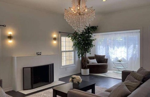 Beverly Hills House | 186 m² House ∙ 3 bedrooms ∙ 6 guests