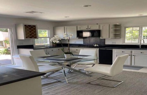 Beverly Hills House | 186 m² House ∙ 3 bedrooms ∙ 6 guests