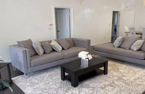 Beverly Hills House | 186 m² House ∙ 3 bedrooms ∙ 6 guests