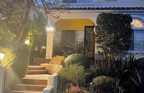 North of Wilshire Apartment | 187 m² Apartment ∙ 3 bedrooms ∙ 6 guests