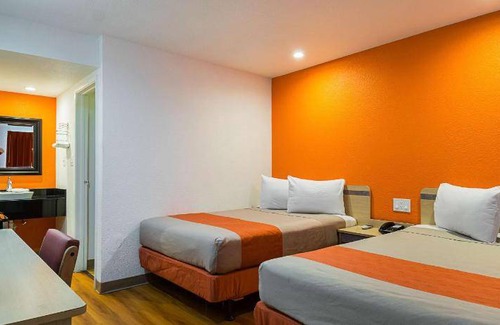 Lost Hills Hotel | 19 m² Hotel ∙ 6 guests