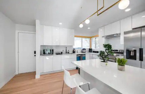 Montclair House | 193 m² House ∙ 3 bedrooms ∙ 6 guests