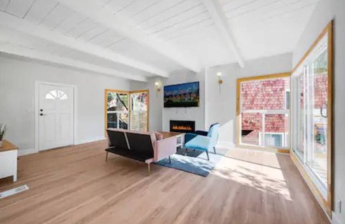 Montclair House | 193 m² House ∙ 3 bedrooms ∙ 6 guests