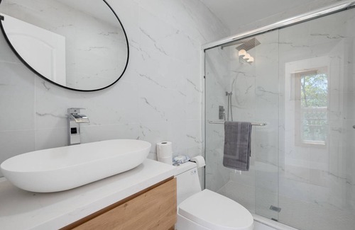 Montclair House | 193 m² House ∙ 3 bedrooms ∙ 8 guests