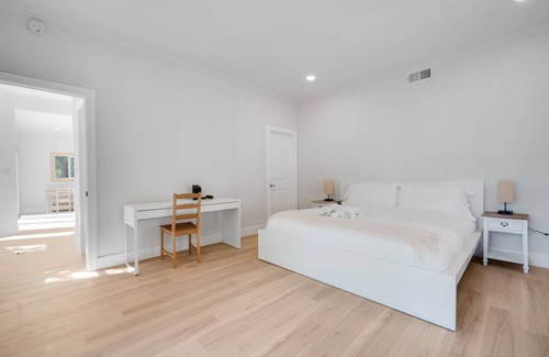 Montclair House | 193 m² House ∙ 3 bedrooms ∙ 8 guests