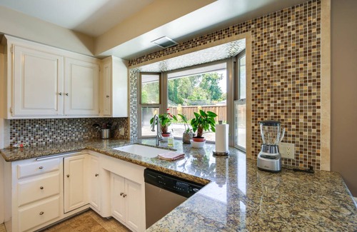 Whittier House | 193 m² House ∙ 3 bedrooms ∙ 6 guests