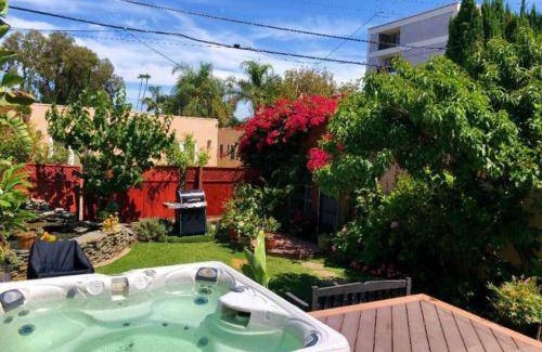 Beverly Hills House | 195 m² House ∙ 3 bedrooms ∙ 8 guests
