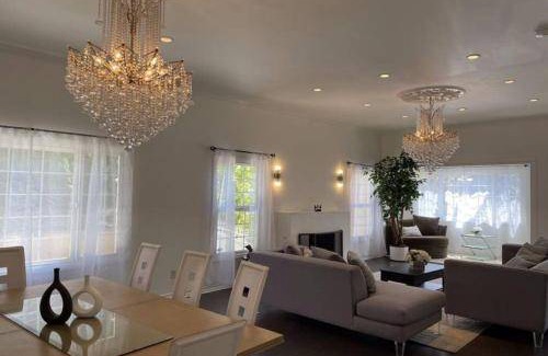 Beverly Hills House | 195 m² House ∙ 3 bedrooms ∙ 8 guests