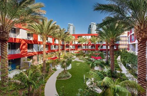 Santa Ana Apartment | 2 Bdrm near South Coast Disneyland & Conv cntr
