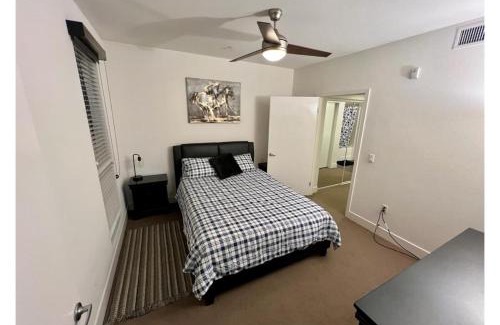 Santa Ana Apartment | 2 Bdrm near South Coast Disneyland & Conv cntr