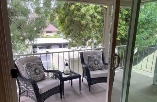 Laguna Woods Apartment | 2 Bedroom Coop 459957 by Houzlet