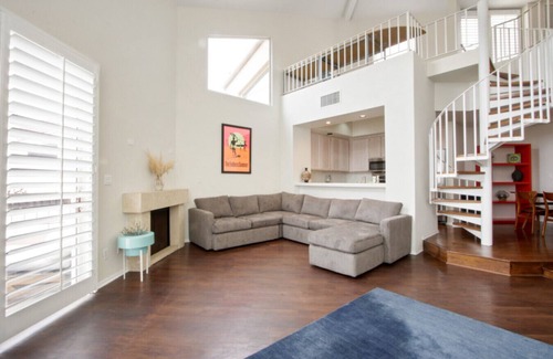 Venice Apartment | 2 Bedroom +Loft 1 block to Beach