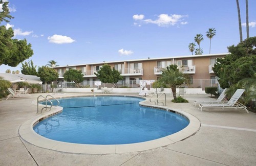 Torrance House | 2 Great Units for Families! Pool, Parking, Near Attractions