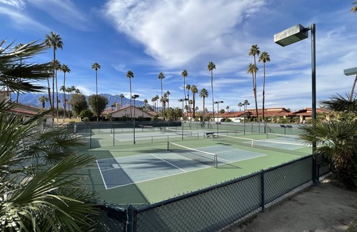 Cathedral City House | 2 minutes to casino, large private pool w/jacuzzi, tennis, gym, hiking trails