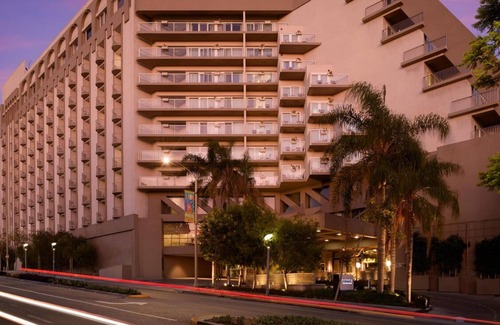 Ocean Park House | 2 Plush Rooms with Pool/Cabana, Bar - Near Vibrant Beach Life