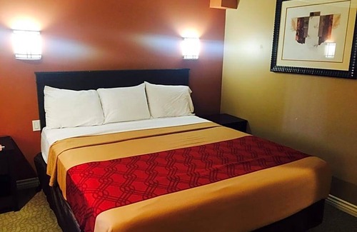 Ontario Hotel | 2-Star Hotel ∙ Baymont by Wyndham Ontario