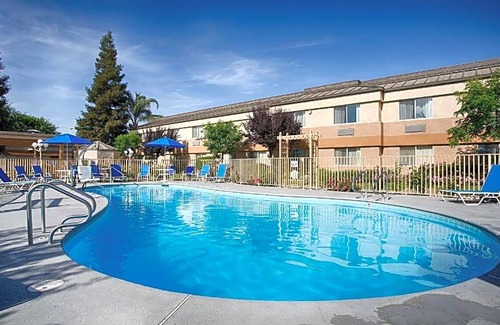 Porterville Hotel | 2-Star Hotel ∙ Best Western Porterville Inn