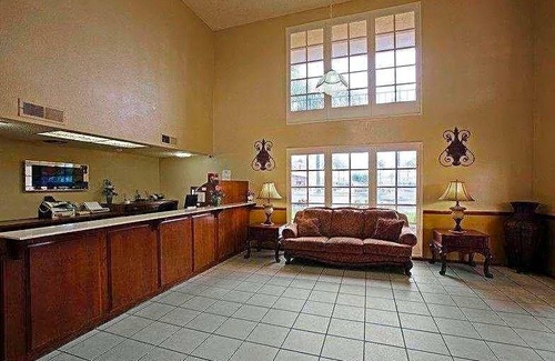 Hemet Hotel | 2-Star Hotel ∙ Days Inn by Wyndham Hemet