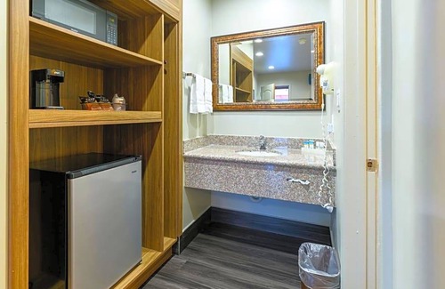 Brea Hotel | 2-Star Hotel ∙ Hyland Motel Brea
