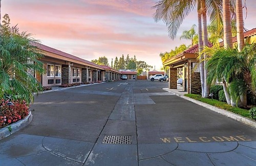 Brea Hotel | 2-Star Hotel ∙ Hyland Motel Brea