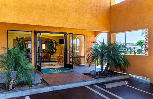 Westminster Hotel | 2-Star Hotel ∙ Quality Inn & Suites Westminster - Seal Beach Westminster