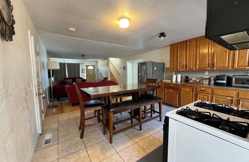 Seaside House | 2 Story Spacious 4B2B Home + Sleep 14+2 FREE Aquarium Tickets Perfect Getaway