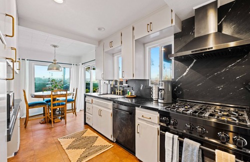 Hollywood House | 20% Off Oct 16-18! Steps To Sand, Private Hot Tub