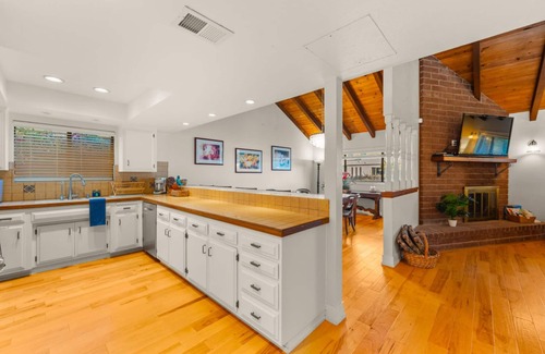 Oxnard Shores House | 20%Off Oct 24-26 StepsToSand Roof-Deck, OceanViews