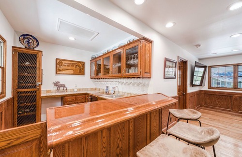 Fox Farm Cabin | 2008-bears Palace Chalet 6 Bedroom Home by RedAwning
