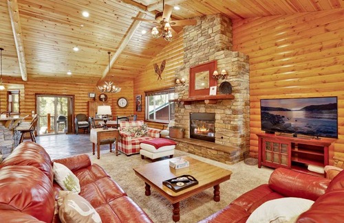 Eagle Mountain Estates Cabin | 203 m² Cabin ∙ 3 bedrooms ∙ 6 guests