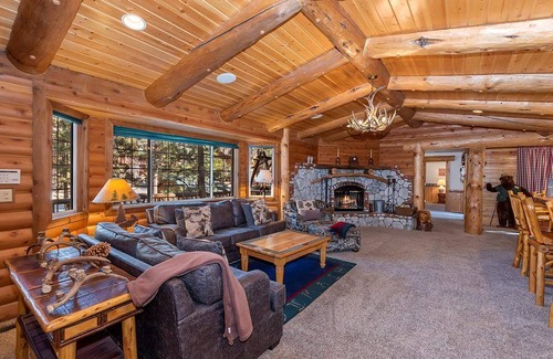 Eagle Mountain Estates Cabin | 203 m² Cabin ∙ 4 bedrooms ∙ 11 guests
