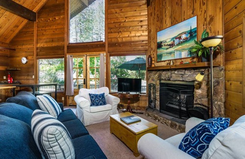 Groveland Cabin | 204 m² Cabin ∙ 3 bedrooms ∙ 6 guests
